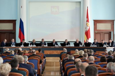 Губернатор Челябинской области Алексей Текслер провел областное совещание в очном формате