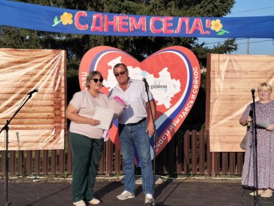 Жители Песчаного отметили День рождения села на обновленной по нацпроекту площад