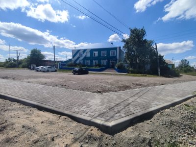 В п. Увельском благоустраивается улица Сафонова 