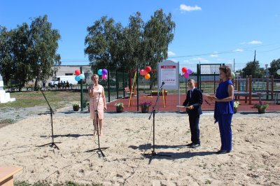 В селе Хуторка открылась новая детская площадка