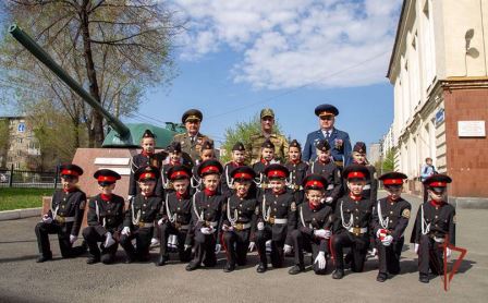 В Челябинске росгвардейцы приняли в кадеты более 160 школьников