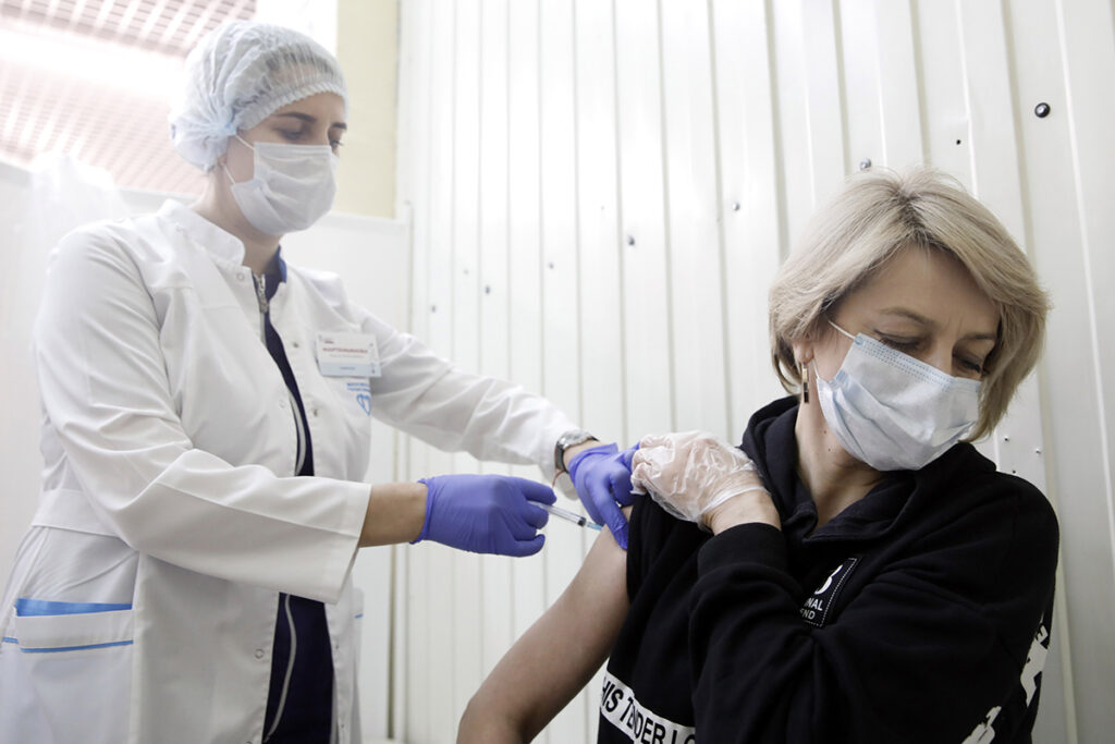 Челябинским компаниям грозят штрафы за отсутствие у сотрудников прививок от гепатита А