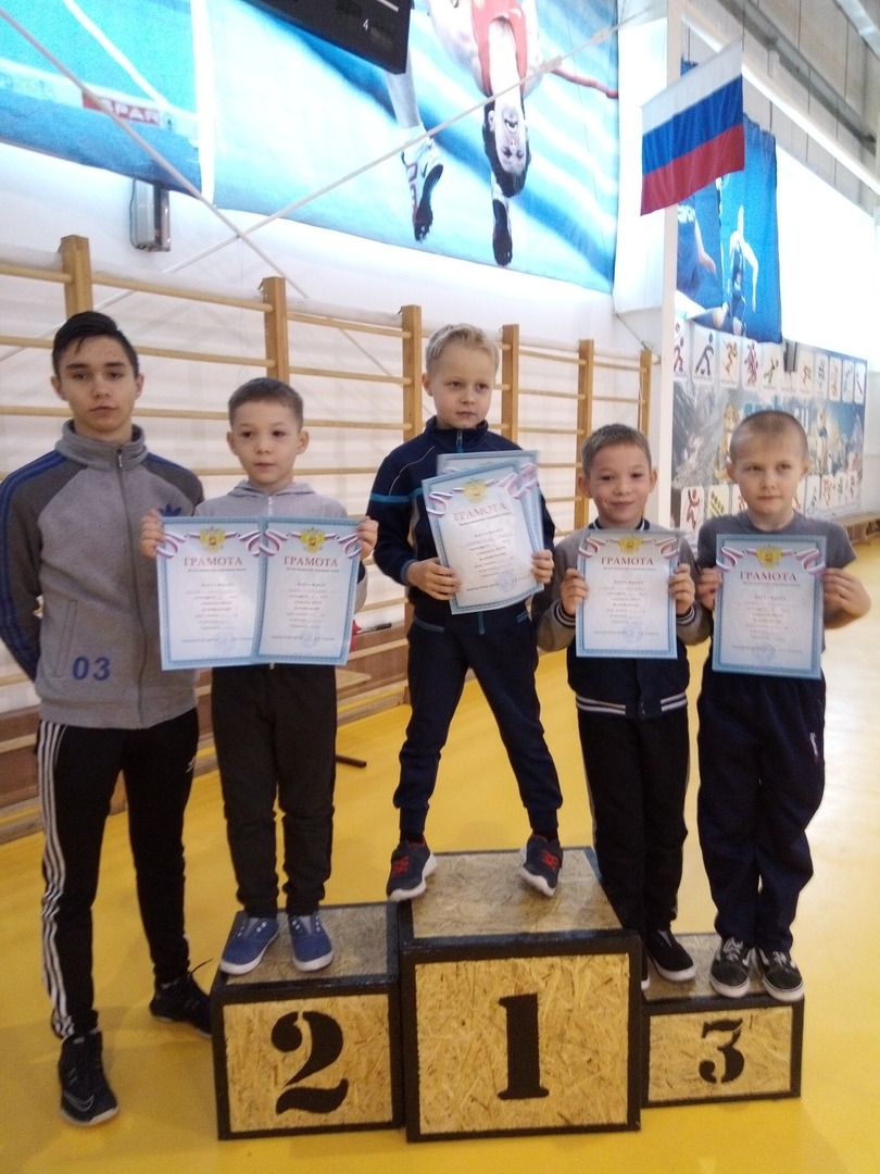 15 декабря 2018 г. в спортивном зале школы №45 прошло Первенство ДЮСШ по легкой атлетике среди юношей и девушек 2007 года рождения и младше.