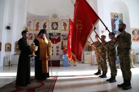 На Южном Урале освятили копии боевых знамён в рамках патриотического движения «Полки Победы»
