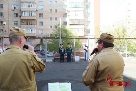 В Челябинске Росгвардия провела «Парады у дома» для ветеранов