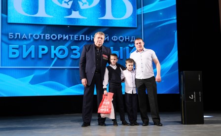 Росгвардейцы приняли участие в благотворительном концерте фонда «Бирюзовый» в Челябинске