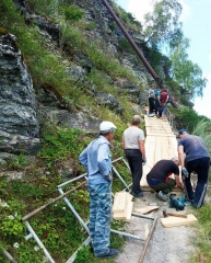 29 июля 2022 года в п. Лука г. Усть-Катав прошёл субботник по ремонту пешеходного спуска, именуемым в народе «козья тропа».