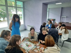 Председатель территориальной избирательной комиссии города Усть-Катава Диана Мельникова, провела настольную деловую игру «Президент».