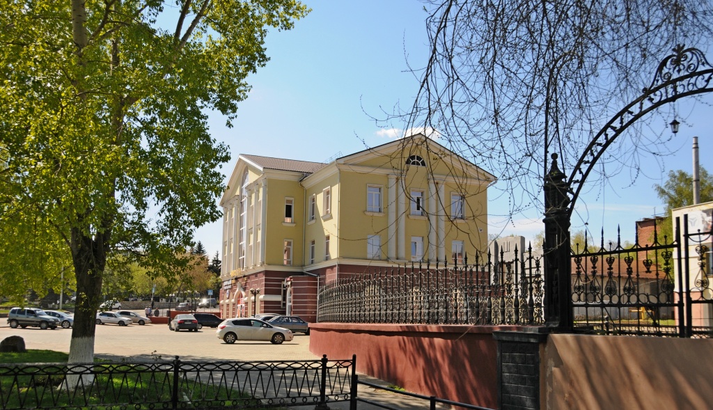 Предзаводская площадь, М.Марининов.JPG