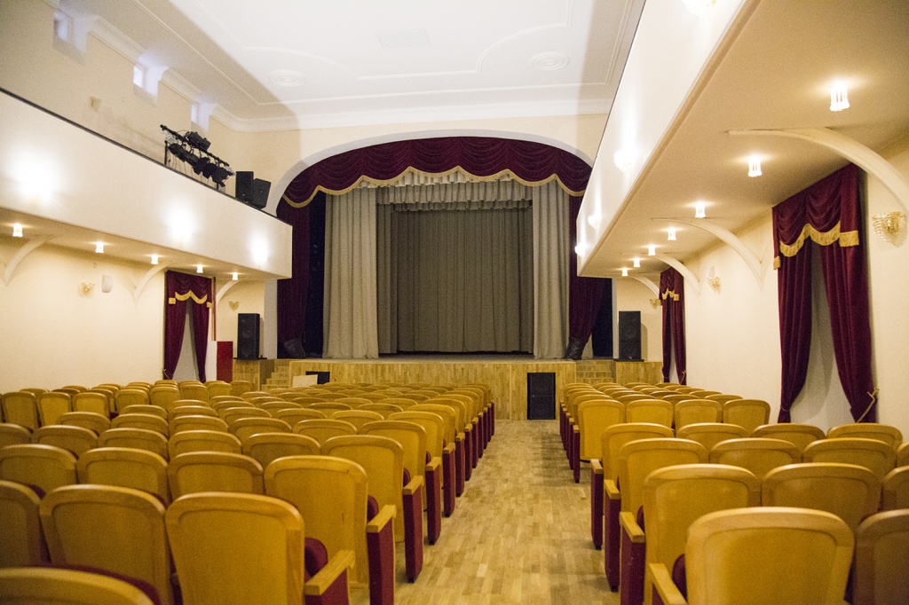 Дк кыштым. Народный дом Кыштым. ДК народный дом Кыштым. Народный дом Кыштым внутри. Народный дом Кыштым фото.