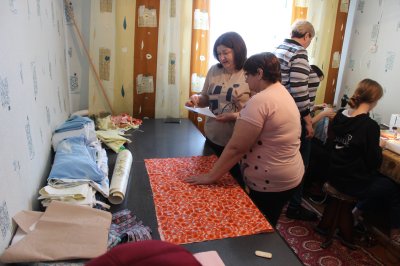 Жители Водопойки открыли мастерскую по пошиву вещей для бойцов СВО