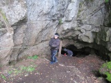 У входа в пещеру