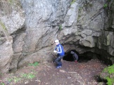 У входа в пещеру