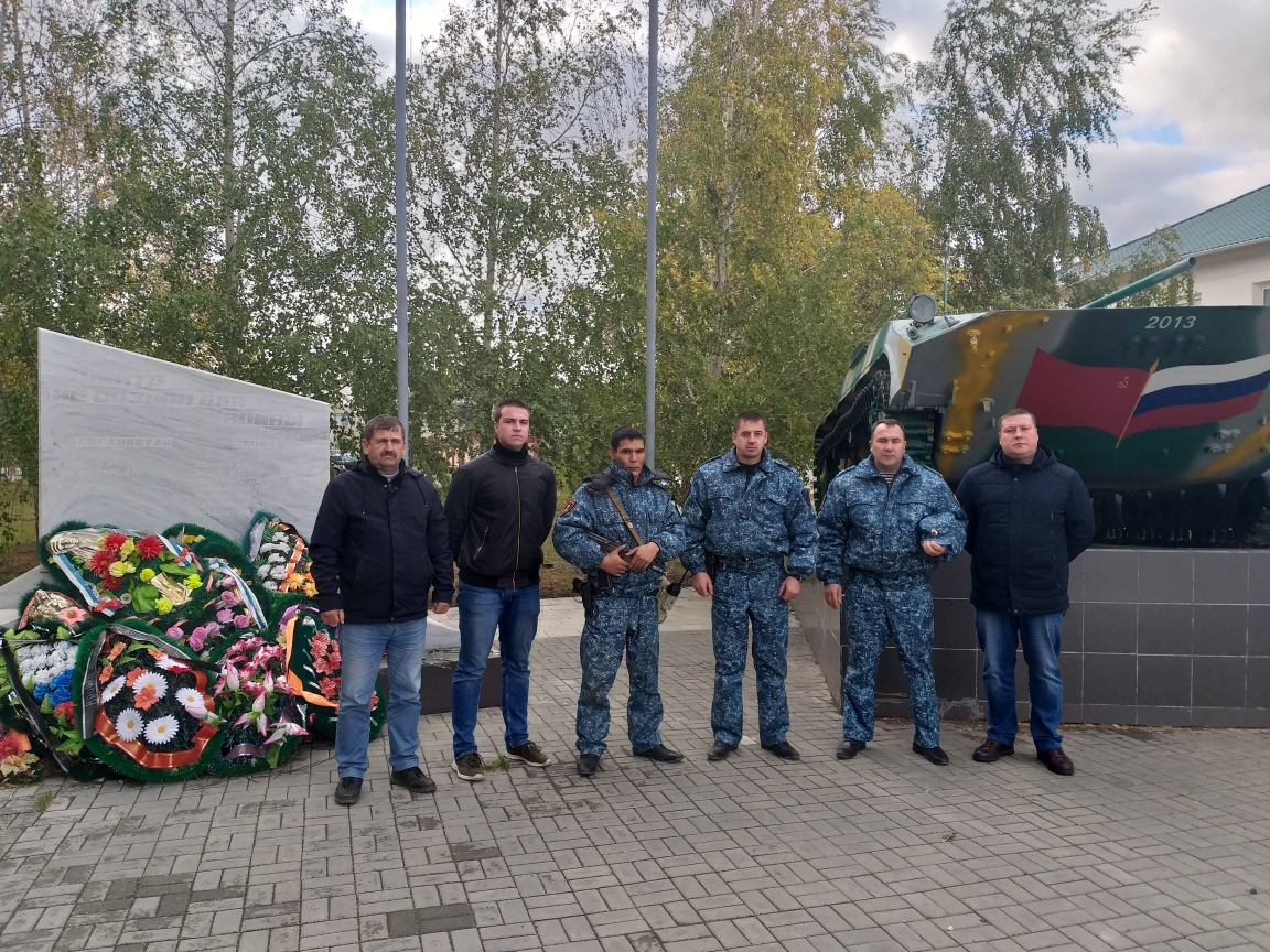 Сотрудники вневедомственной охраны почтили память погибших товарищей в Чеченской республике