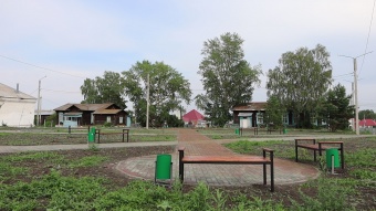 В районной больнице с.Кунашак благоустроен сквер