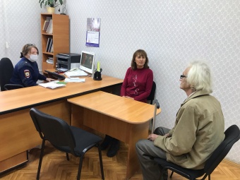 Представитель Общественного совета при Отделе МВД России по Кунашакскому району Венера Шакирова и Руфина Мужагитова в рамках акции «Гражданский мониторинг» посетили отделение по вопросам миграции ОМВД