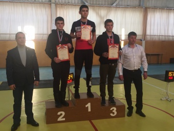 Кунашакские школьники приняли участие в областных соревнованиях по гиревому спорту