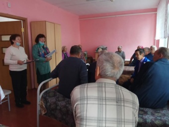  библиотечные работники посетили оздоровительный лагерь имени Г. И. Баймурзина, где находились на отдыхе ветераны-активисты