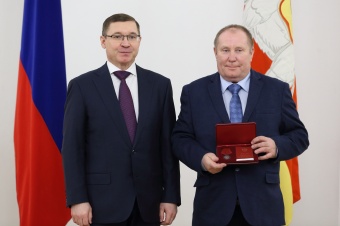 Владимир Якушев вручил государственные награды южноуральцам