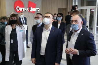 Алексей Текслер посетил новую офтальмологическую клинику в Челябинске