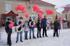 Молодогвардейцы Кунашака поздравили женщин с праздником