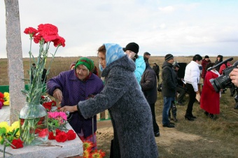 На митинг по случаю открытия памятника приехали многие жители Капканово, Баязитово, Халитово и из других районов нашей области…