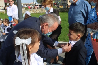 глава района Сибагатулла Аминов поздравил с днем знаний!.