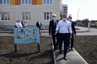 Алексей Текслер проверил ход строительных работ на нескольких объектах социальной инфраструктуры Магнитогорска