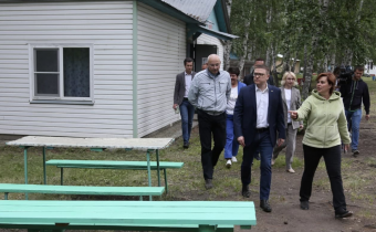 Алексей Текслер проверил готовность детского лагеря к открытию сезона и провел совещание по организации летней оздоровительной кампании для детей