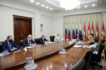 Алексей Текслер провел рабочую встречу с заместителем генерального директора АНО «Россия – страна возможностей» Антоном Сериковым 