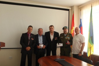 Никто, кроме нас.