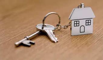 Сегодня на заседании депутатов три врача получили в частную собственность служебные квартиры