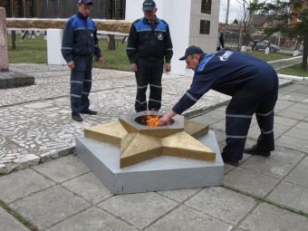 Южноуральские газовики подготовили ко Дню Победы 34 мемориала с Вечными огнями Южноуральские газовики подготовили ко Дню Победы 34 мемориала с Вечными огнями