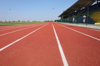 Стадион для занятий физической культурой и спортом!  Он не является местом для прогулок и отдыха!