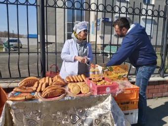1 мая Администрацией Кунашакского муниципального района была организована ярмарка по празднованию Дня весны и труда.