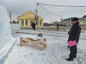 В Кунашаке идет строительство ледового городка