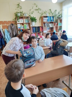 Сотрудники Центра дополнительного образования раздали более тысячи фликеров