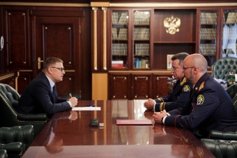 Алексей Текслер провел встречу с новым начальником следственного управления СКР по Челябинской области Петром Решетниковым и руководителем четвертого следственного управления Главного следственного управления СК РФ Виктором Обоскаловым