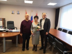 Глава округа поздравил семью Меркушовых с золотой свадьбой