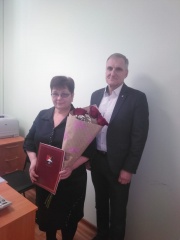 Глава округа поздравил сотрудника администрации с юбилеем