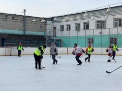 В Усть-Катаве состоялся новогодний турнир по хоккею на валенках 