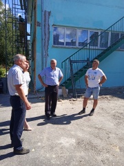 Глава округа Сергей Семков проверил ход выполнения работ по благоустройству пешеходной дорожки от ул. Орловской и ремонта здания Детский сад №15 в МКР-2