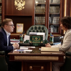 Алексей Текслер провел рабочую встречу с сенатором Маргаритой Павловой