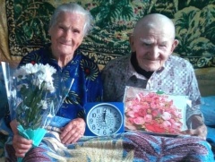 В канун Дня семьи, любви и верности в Усть-Катаве поздравили семейные пары