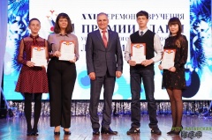 Глава Усть-Катава Сергей Семков вручил премии лучшим учащимся 