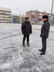 Глава округа проверил подготовку функционирования ледовых катков в округе