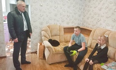 Глава округа посетил первую семью, в рамках акции "Ёлка желаний"