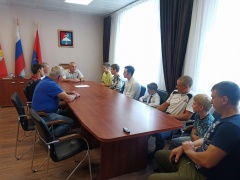 Глава округа вручил юным огнеборцам округа Благодарственные письма