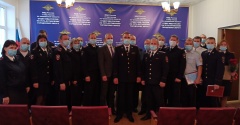 Поздравления с профессиональным праздником принимали сотрудники полиции округа